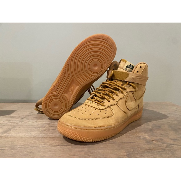 Kids ‘Nike Air Force 1 High LV8’ shoes - Picture 2 of 6